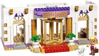 LEGO Friends 41101 Hotel Grand in orașul Heartlake č.3