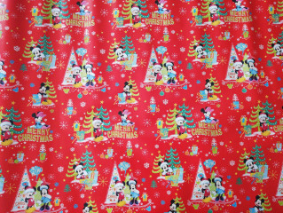 Hârtie de împachetat roșie Mickey și Minnie 2m x 70cm | 4 bucăți č.1