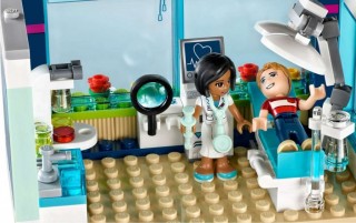 LEGO Friends 41318 Spitalul din Heartlake č.3