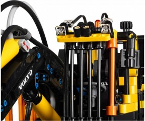LEGO Technic 42053 Volvo EW 160E č.3