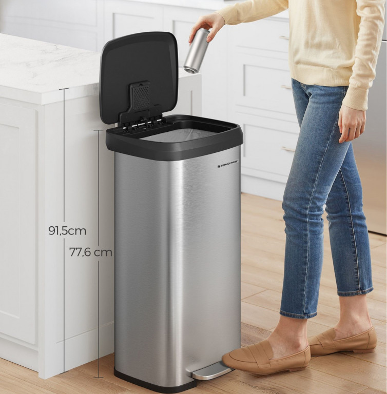 Coș de gunoi pentru bucătărie 68 l cu 15 saci | argintiu